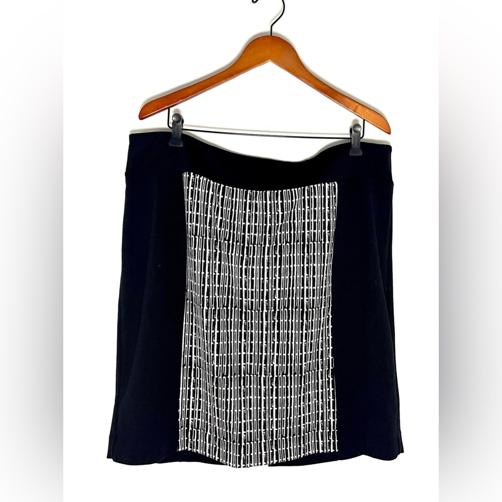 VGC US 18 Reitmans Plus Black and White Pencil Skirt